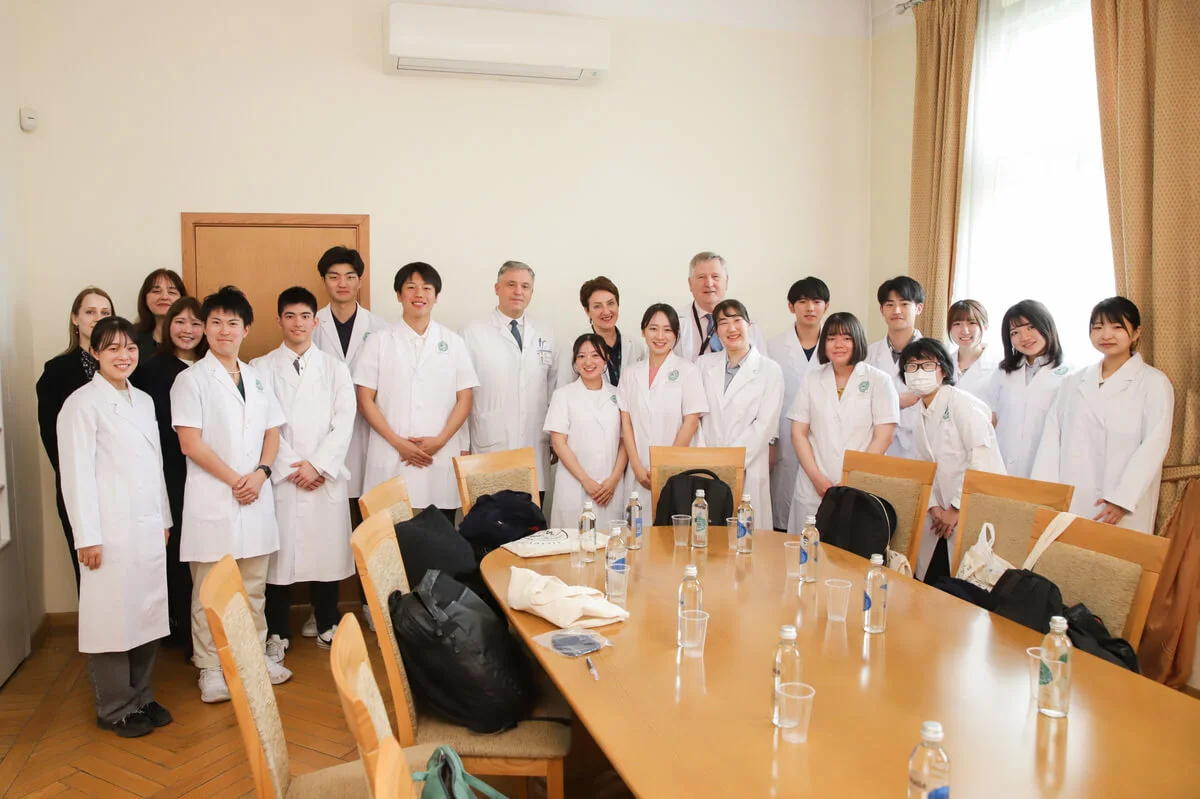 LSMU toliau stiprina ryšius su tekančios saulės šalimi: Universitete vėl stažuojasi studentai iš Japonijos