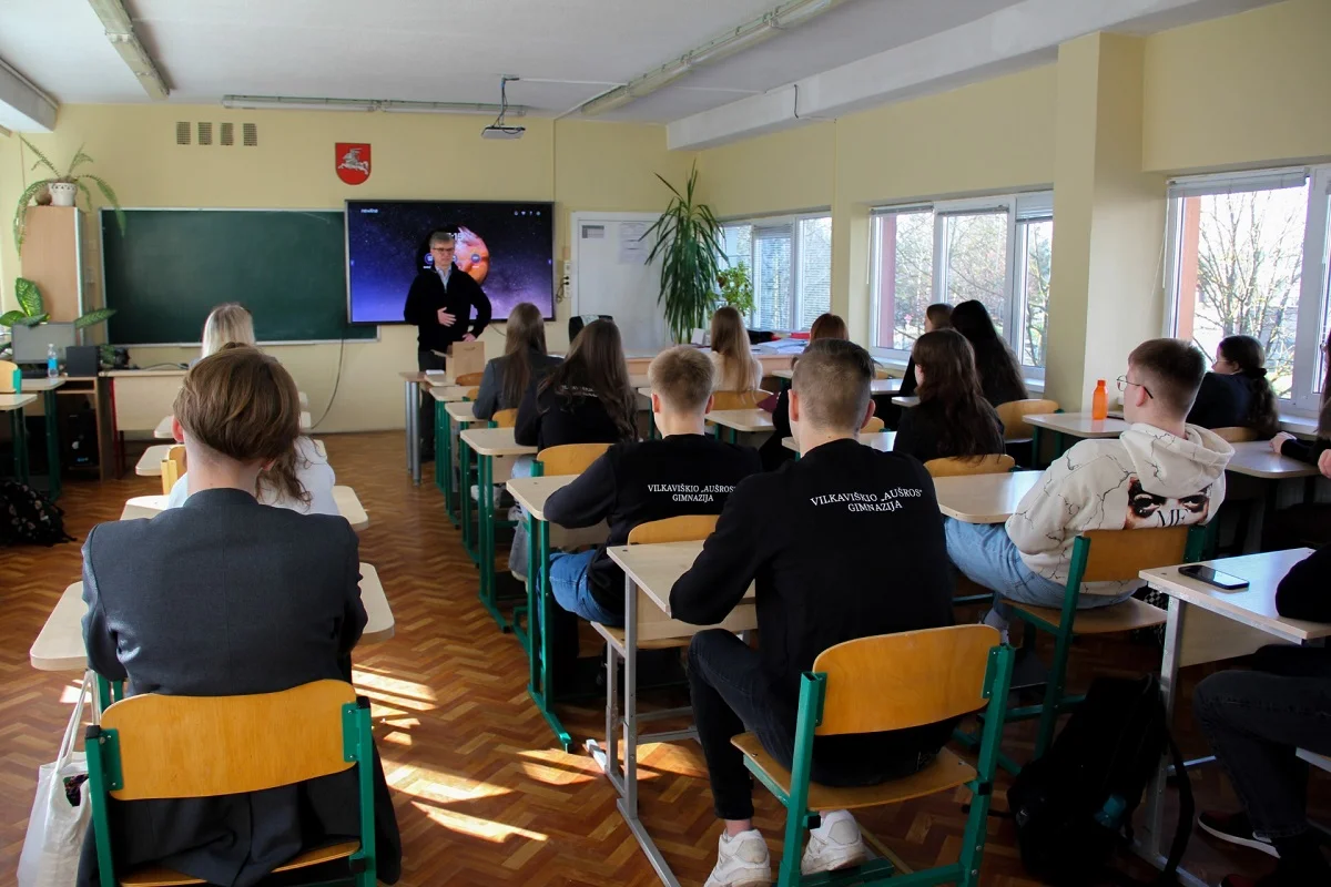 LSMU Asociacijos prezidentas dr. Audrius Sveikata lankėsi Vilkaviškio „Aušros“ gimnazijos renginyje