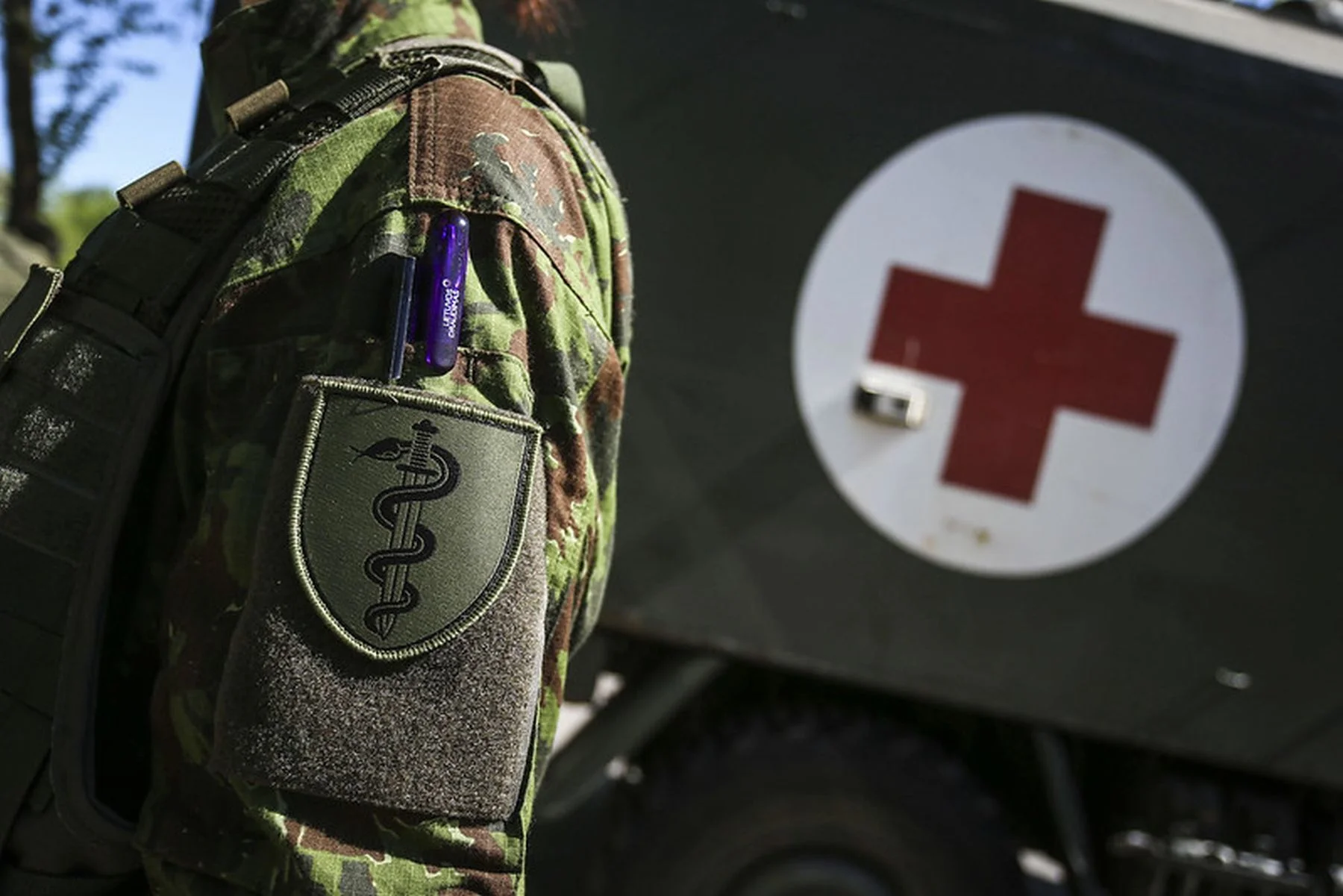 Karo medicinos tarnyba siūlo galimybę padengti rezidentų studijų išlaidas