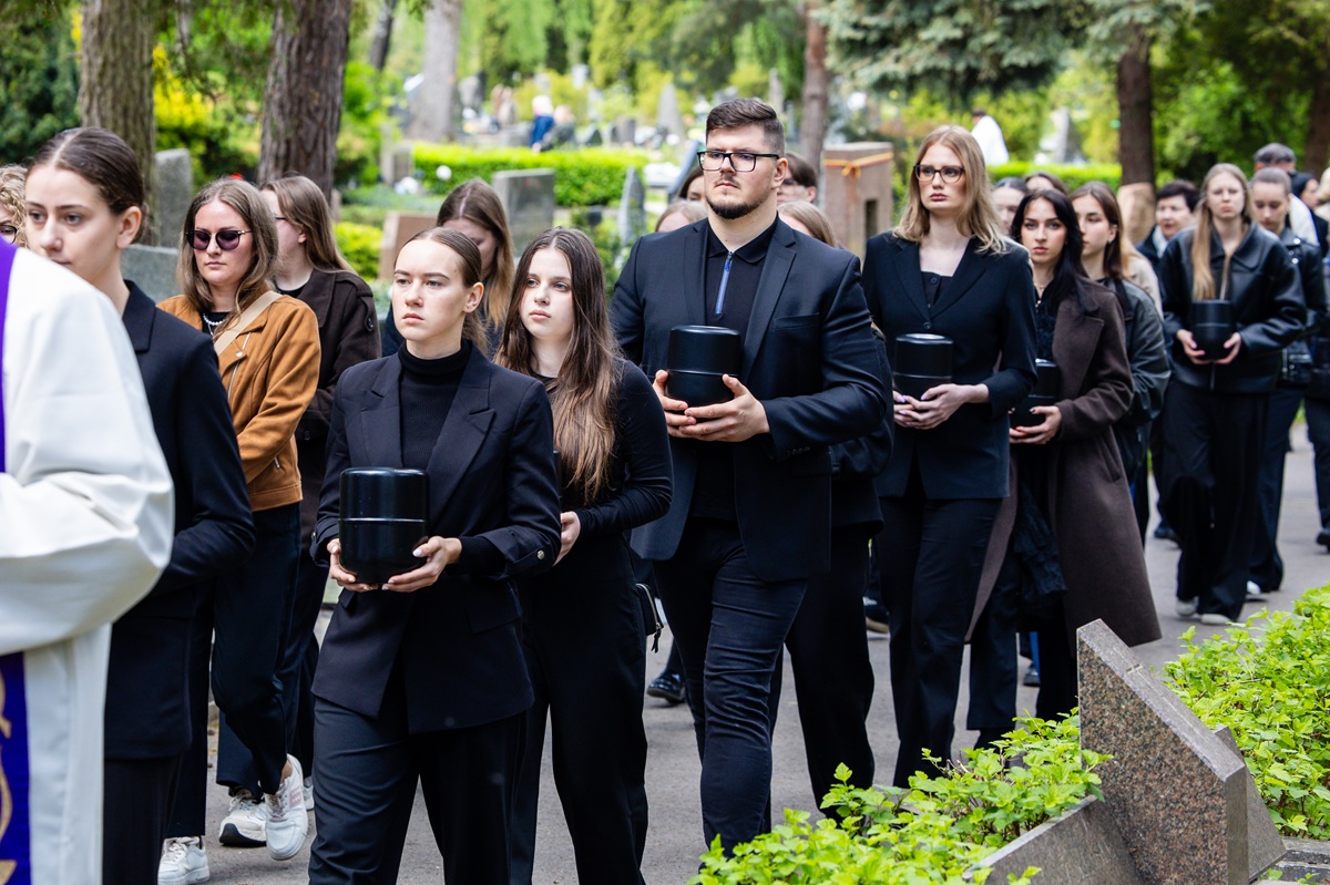 Iškilmingai palaidoti savo kūnus mokslui LSMU paaukojusių žmonių palaikai