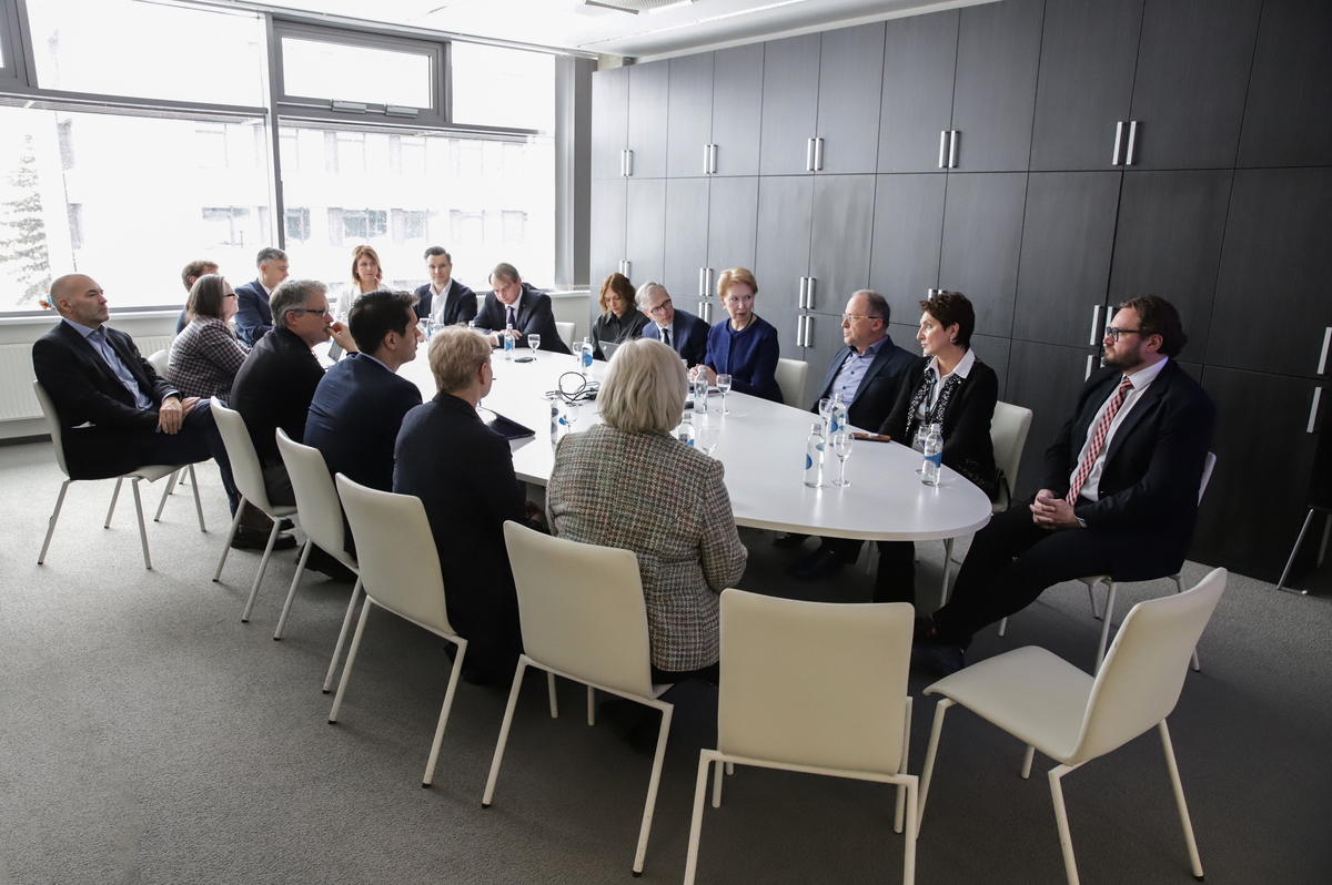 LSMU ir Kauno klinikose lankėsi NeurotechEU aljanso delegacija 